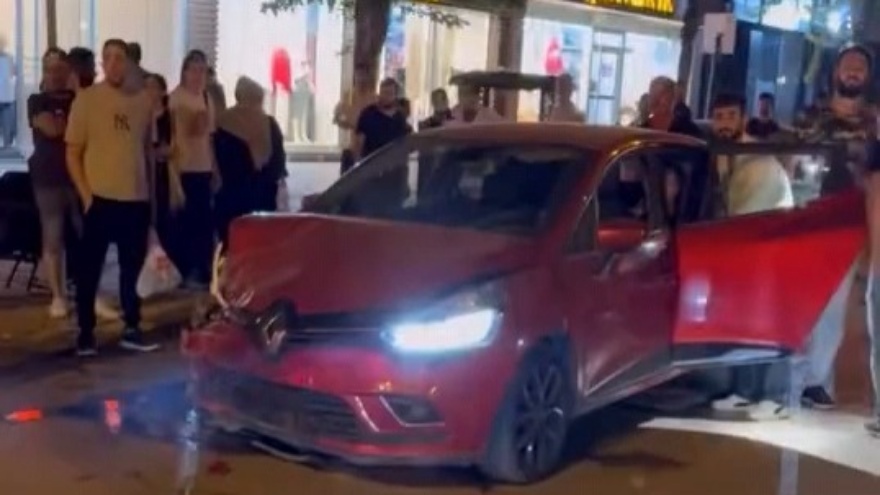 Bursa İnegöl’de Üç Araç Birbirine Girdi, 4 Kişi Yaralandı3