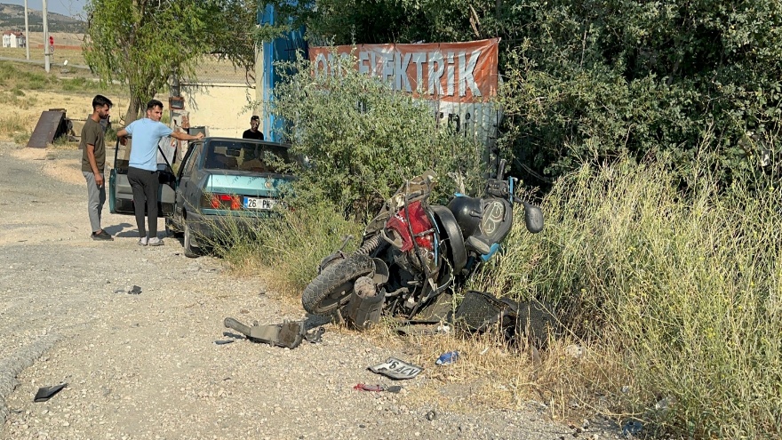 Eskişehir’de Otomobil Motosiklete Çarptı 1 Ölü