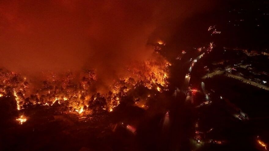 İzmir’de Yangın Alarmı Müdahale Devam Ediyor 2