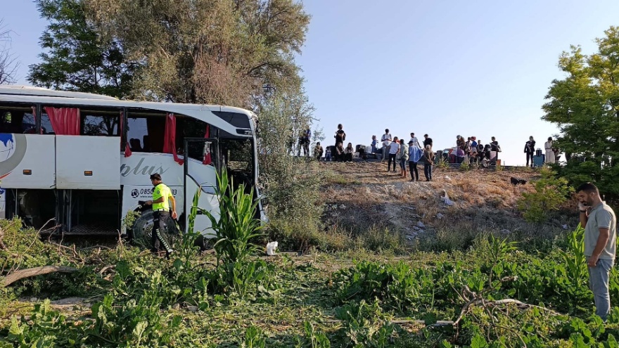 Konya’da Yolcu Otobüsü Şarampole Uçtu 7 Yaralı 3