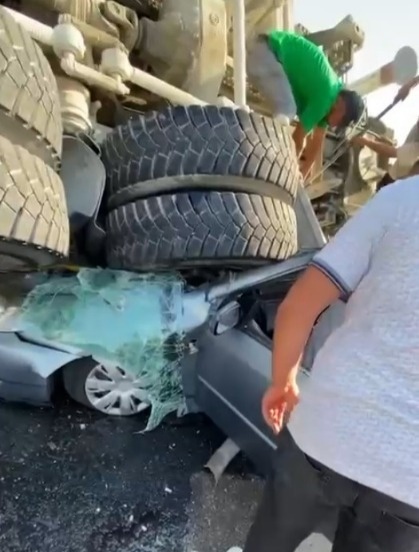 Ankara’da Korkutan Kaza Beton Mikseri Otomobilin Üstüne Düştü2