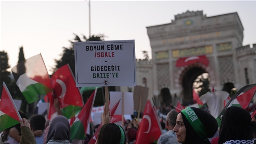 İstanbul’da Binlerce Kişiden “Gazze’ye Umut Işığı Ol” Yürüyüşü2