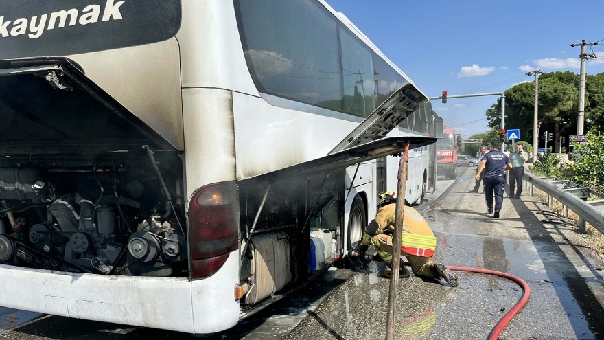 Manisa Kula’da Seyir Halindeki Otobüsün Motorunda Yangın Çıktı3