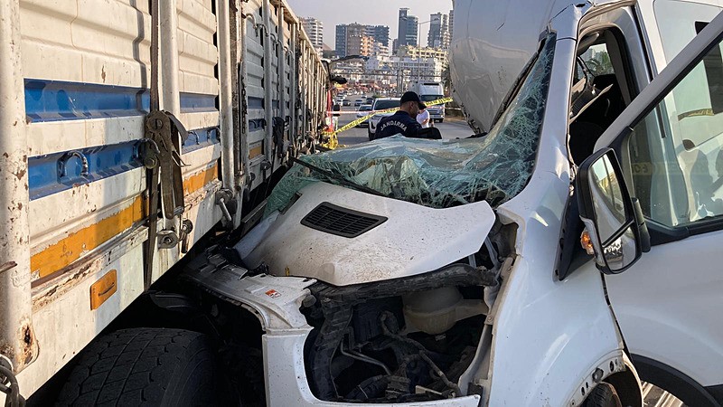 Minibüs Tıra Çarptı 4