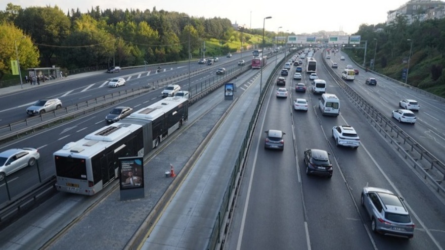 İstanbul’da Okulların Açılmasıyla Trafik Yoğunluğu Arttı2 (1)
