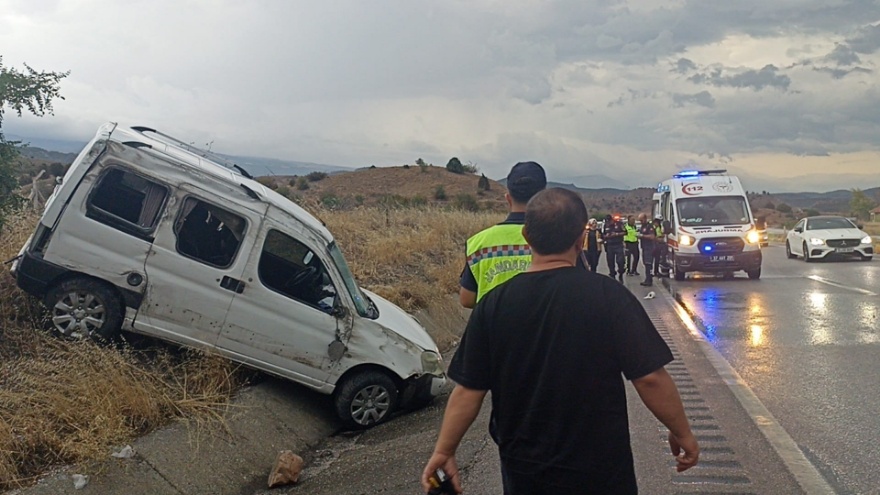Kastamonu'da Refüje Çarpan Hafif Ticari Araç Can Aldı