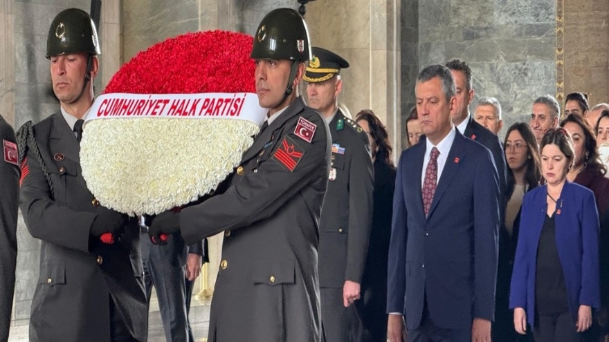 Özgür Özel Ve Chp Heyetinden Anıtkabir Ziyareti