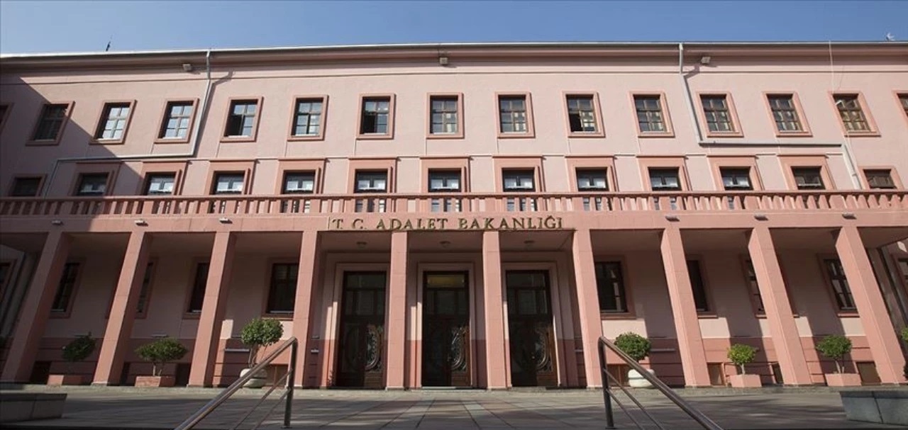 Adalet Bakanligi Kpss Puaniyla 25 Personel Aliyor Son Gun 30 Ekim 1