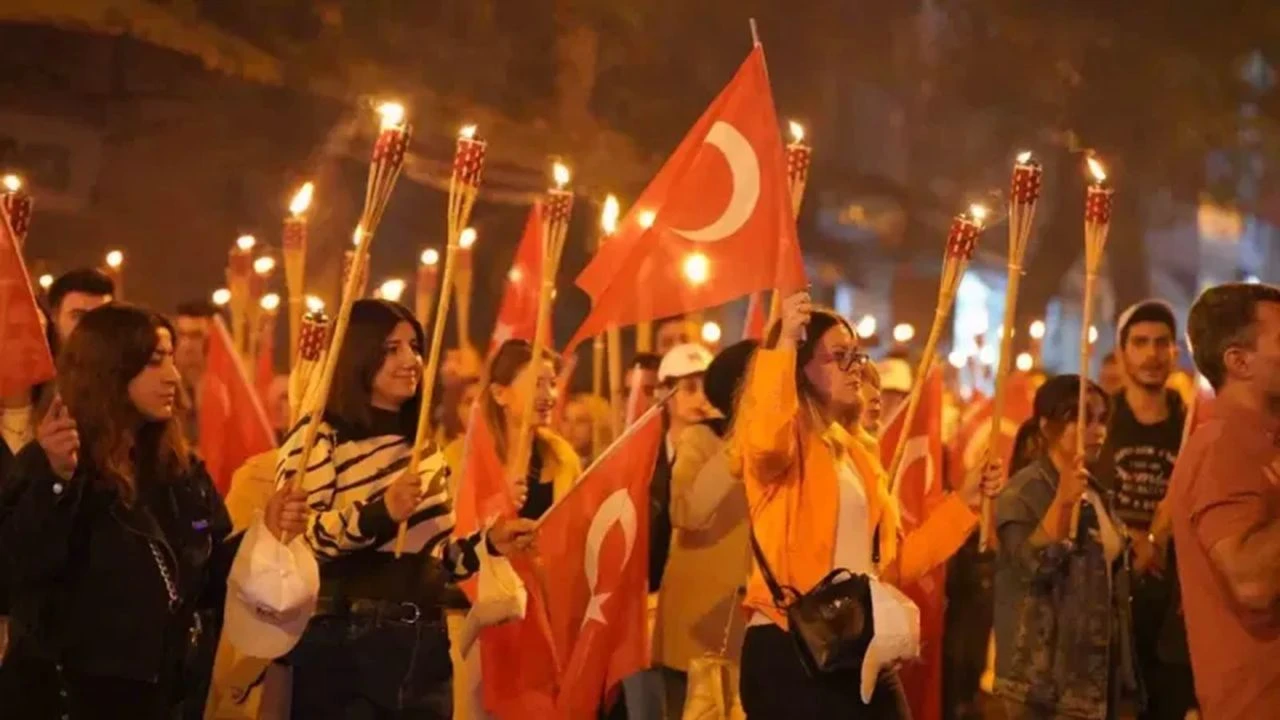 Ankara’da 29 Ekim Fener Alayı Ne Zaman Yapılacak? Fener Alayı Saat Kaçta, Nerede Yapılacak?1