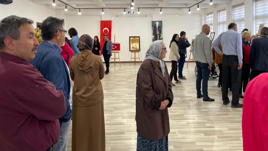 Cumhuriyet’in Işığında Sanat Ti̇sam Sergisi Açıldı2