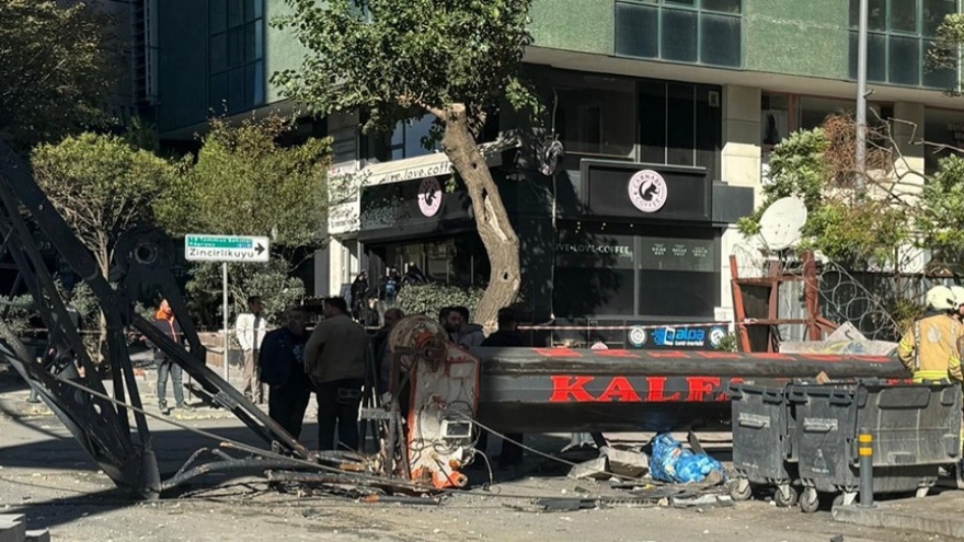 İstanbul Şişli’de Kız Öğrenci Yurduna Vinç Çarptı2