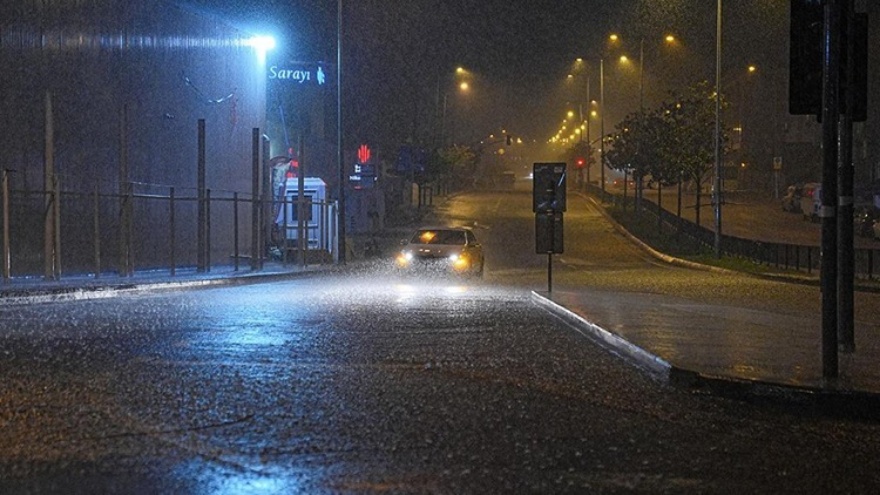 İstanbul’da Sağanak Yağış Hayatı Olumsuz Etkiledi2