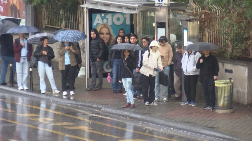 İstanbul’da Yağmur Trafiği Felç Etti Yoğunluk Yüzde 80’I Aştı2