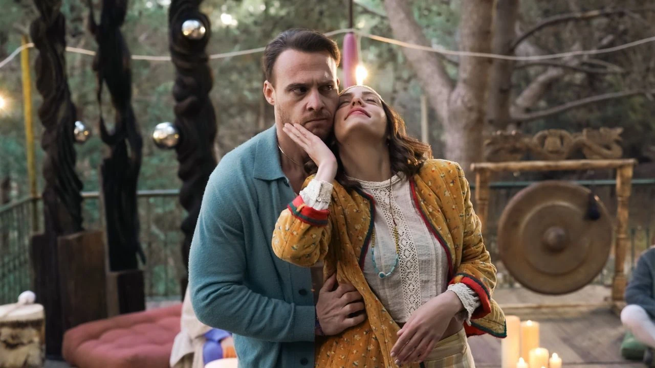 Platonik Mavi Dolunay Otel Netflix’te Zirveye Oturdu (3)