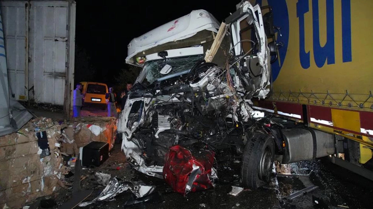 2 Tır Birbirne Girdi 1