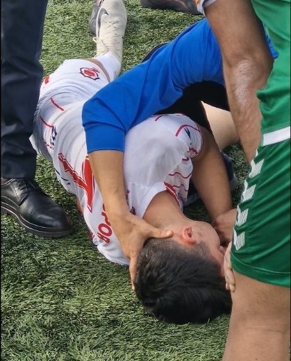 Bolu’daki Maçta Korkutan Çarpışma Futbolcu Bilincini Kaybetti2