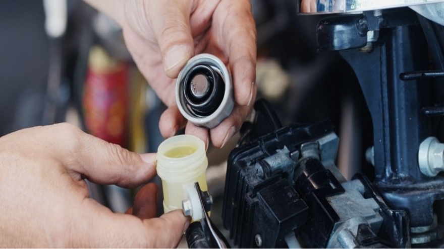 Fren Sıvısı Sızıntısı Nedir Ve Neden Önemlidir