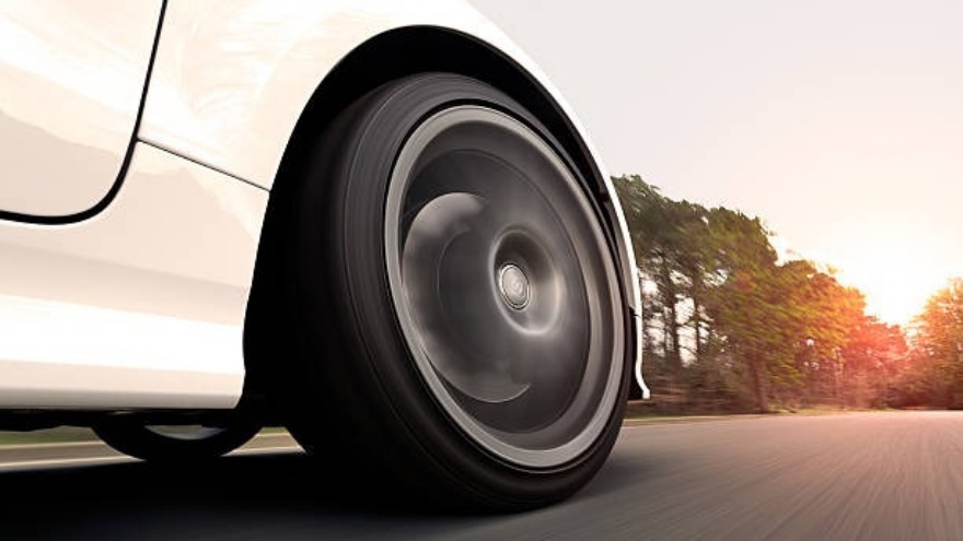 Hızla Dönen Tekerlekler Neden Ters Yönde Gibi Görünür 2