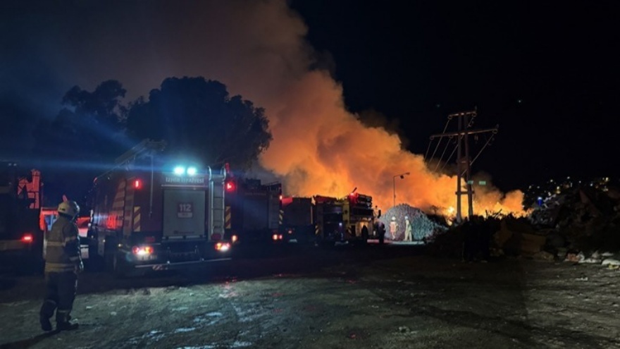 İzmir Menemen’de Çöp Depolama Alanında Yangın Çıktı2