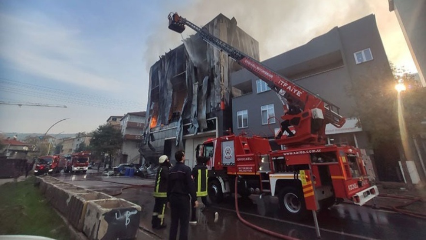Kocaeli’de Parfüm Fabrikasında Yangın 6 Kişi Hayatını Kaybetti2