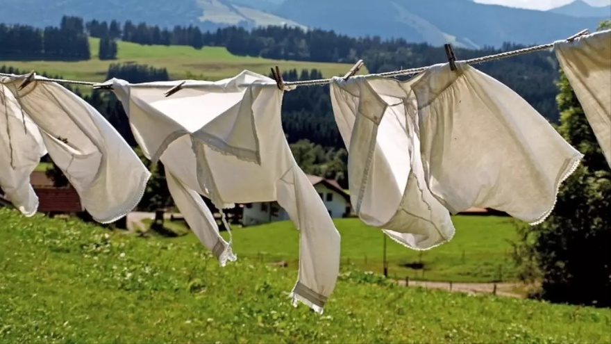 Rüyada Çamaşır Asmak, Renkli Çamaşırlar Görmek, Balkona Çamaşır Sermek, Yıkamak Ve Toplamak Ne Anlama Gelir
