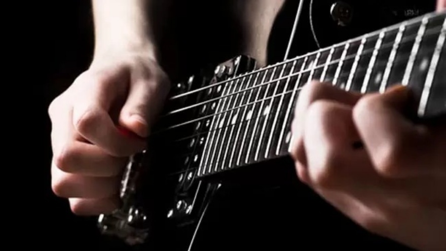 Rüyada Gitar Görmek, Çalmak, Sesini Duymak, Hediye Almak, Kırık Veya Tamir Etmek Ne Anlama Gelir