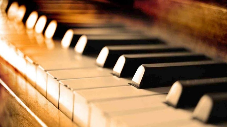 Rüyada Piyano Görmek, Piyano Çalmaya Çalışmak, Birinin Piyano Çaldığını Görmek Ve Piyano Almak Ne Anlama Gelir