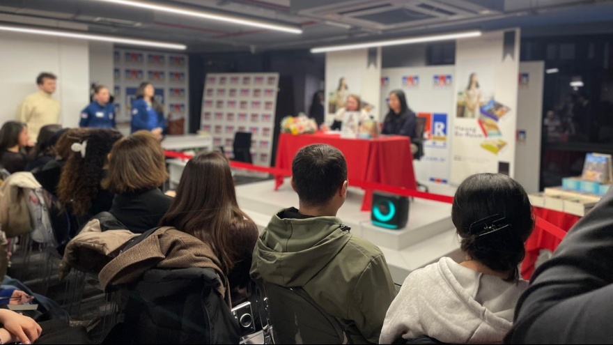 Güney Koreli Yazar Hwang Bo Reum, D&R’da Okurlarıyla Buluştu6