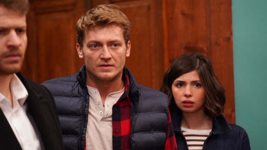 Taşacak Bu Deniz 16. Bölüm Özeti Yayınlandı Şerif’in İhbarı Adil’i Köşeye Sıkıştırıyor4