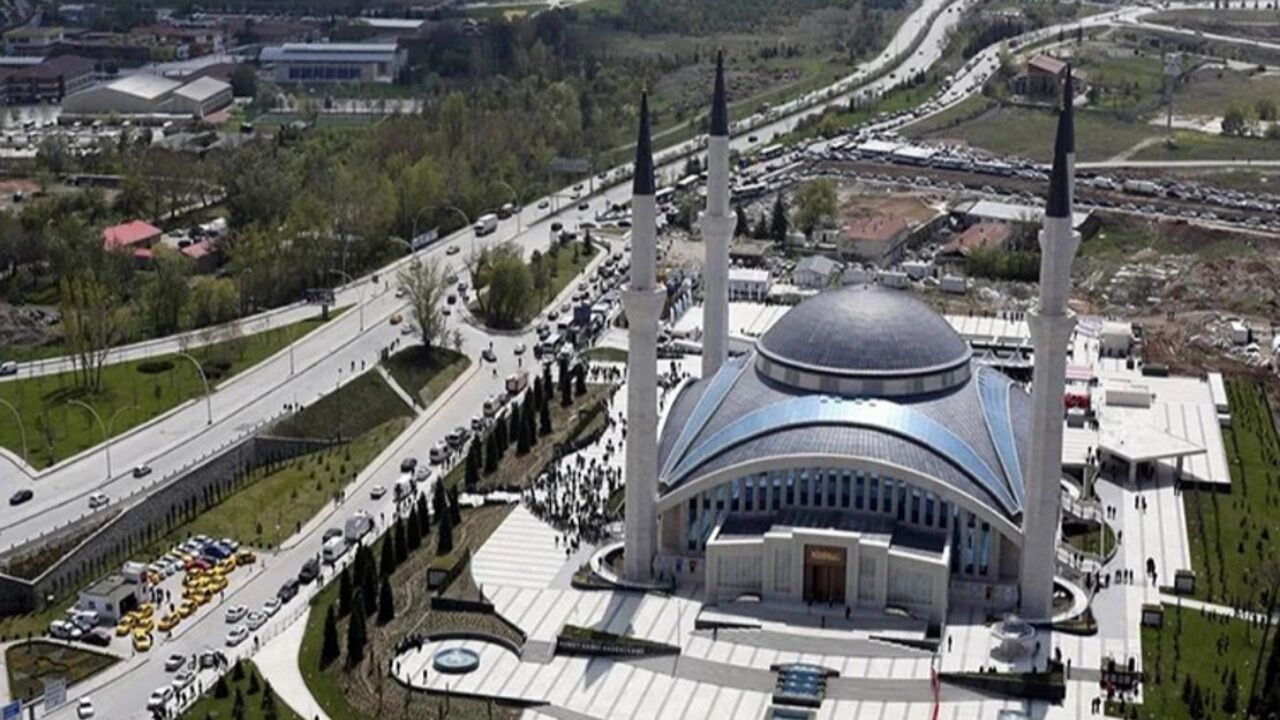 Ahmet Hamdi Akseki Camii