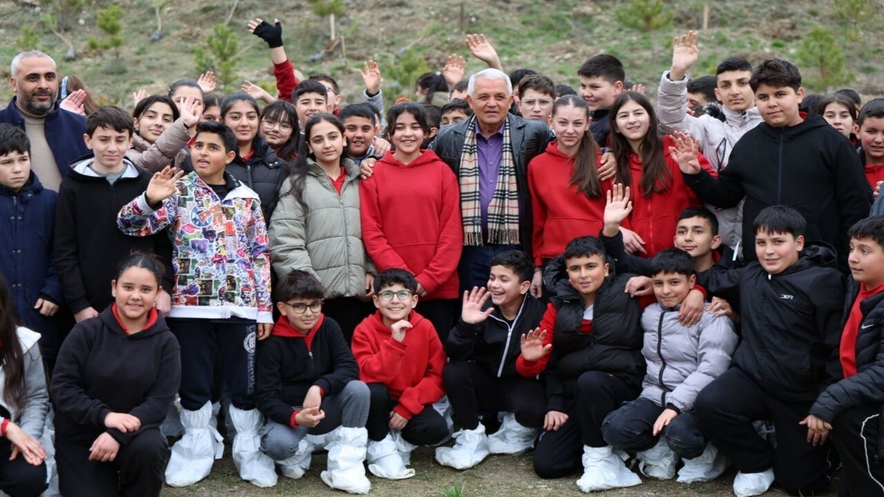 Mamak’ta Dünya Orman Haftası Fidan Dikme Etkinliğiyle Kutlandı