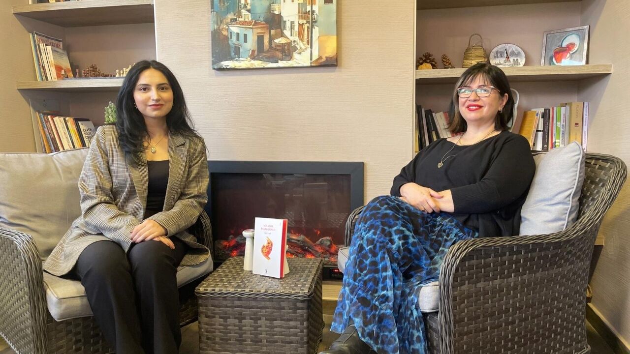 Yazar Elif Ünal İlk Kitabında Okura “Siz Kime Bakmıştınız ” Diye Soruyor 4