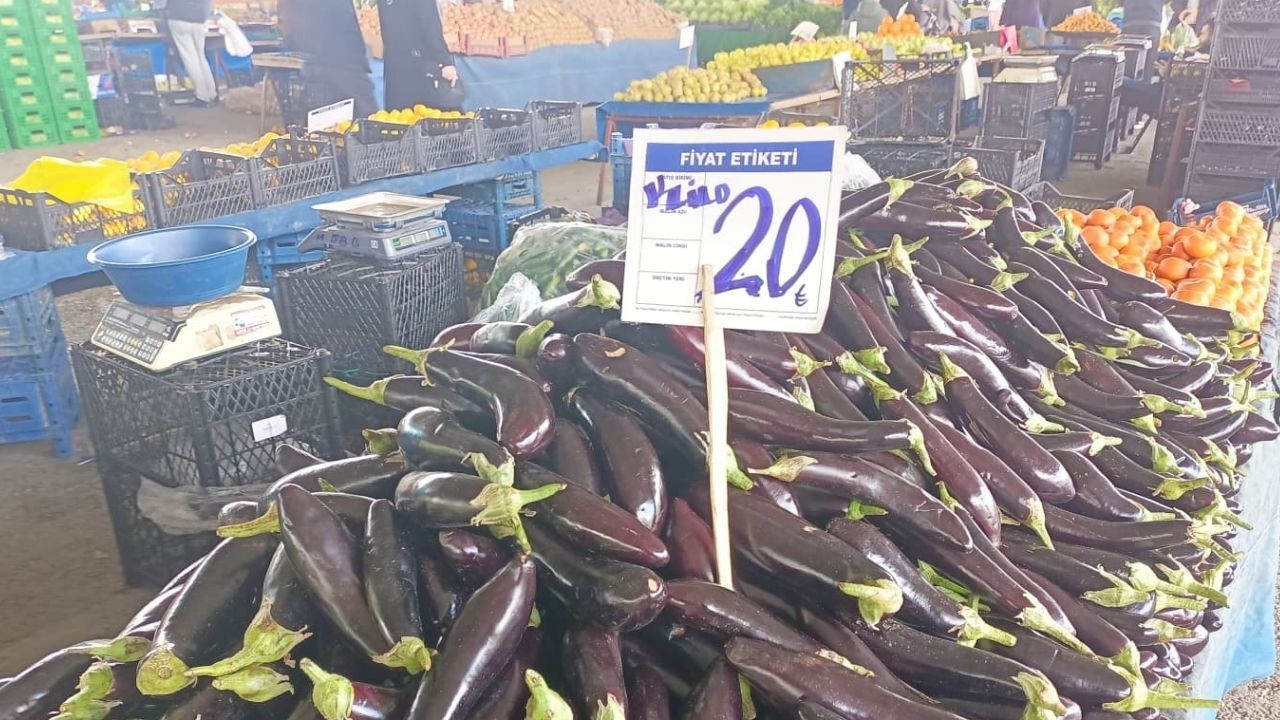 Karapürçek Pazar Patlıcan