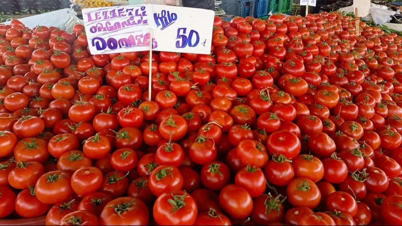 Karapürçek Semt Pazarı Domates