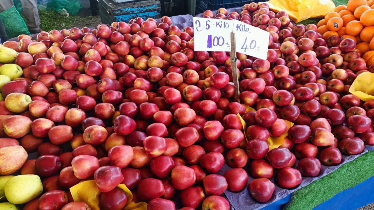 Karapürçek Semt Pazarı Elma