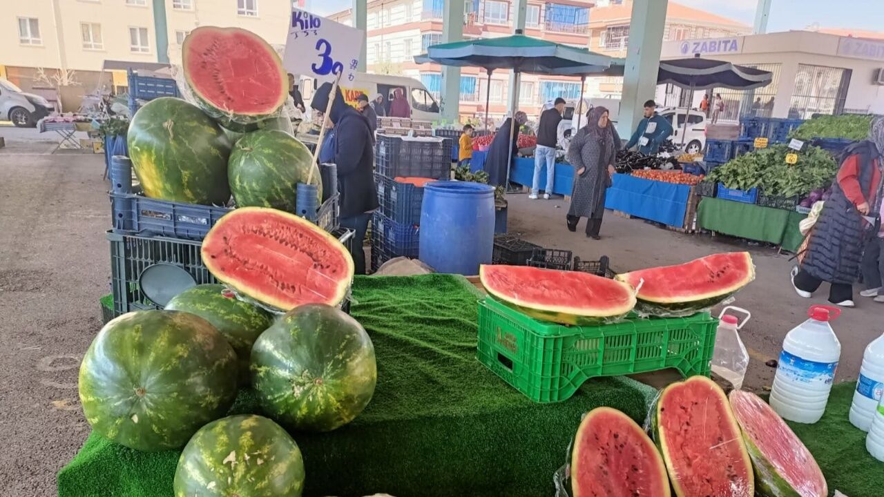 Karapürçek Semt Pazarı Karpuz