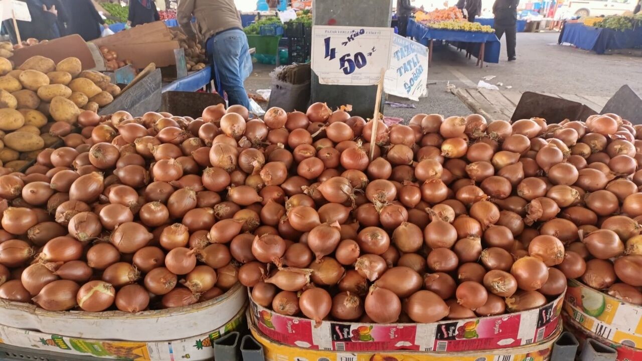 Karapürçek Semt Pazarı Soğan