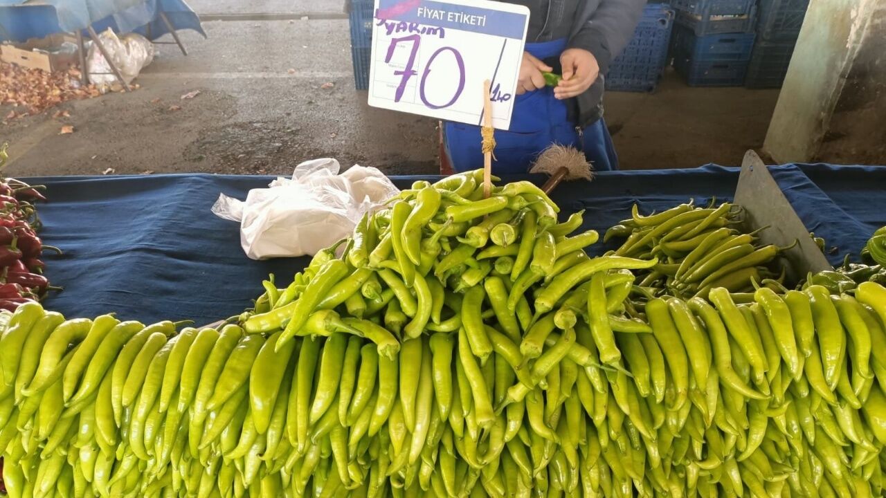 Karapürçek Semt Pazarı Yeşil Biber