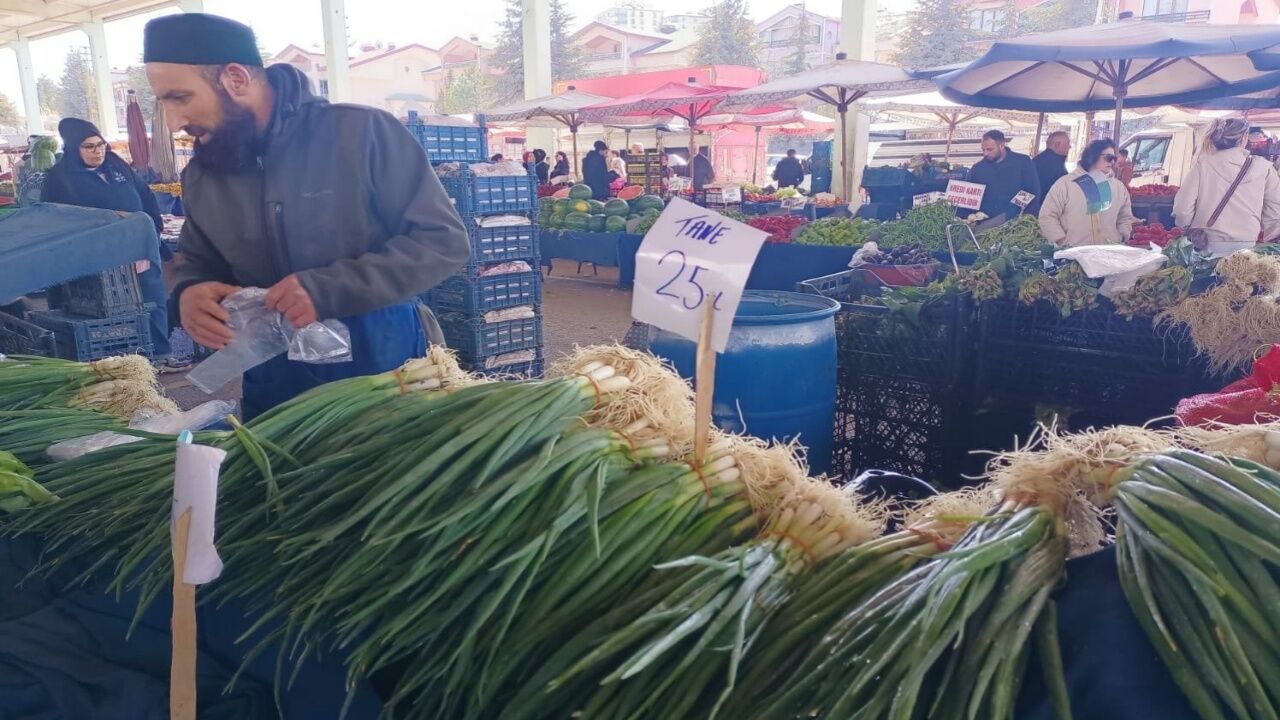 Karapürçek Semt Pazarı Yeşil Soğan