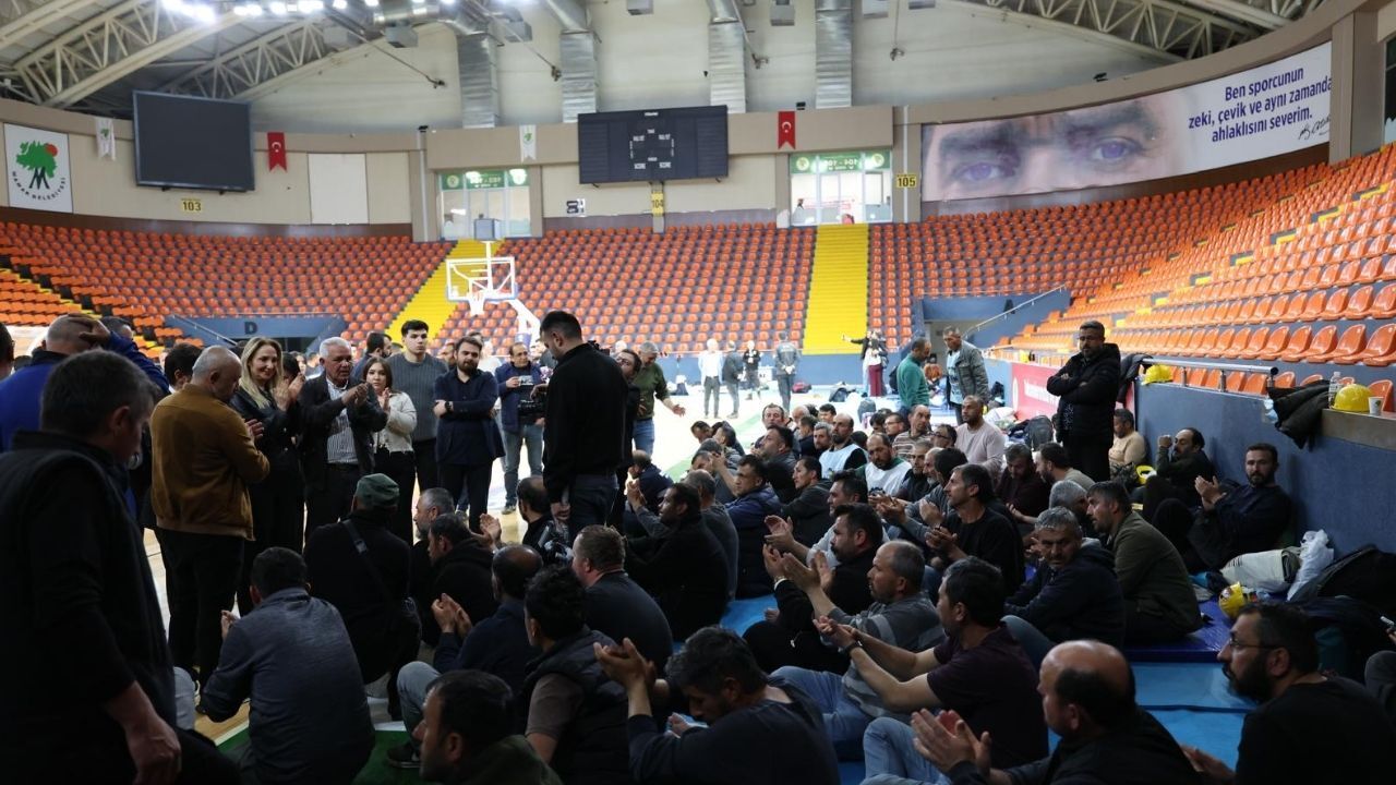 Mamak Belediyesi Açlık Grevindeki İşçilere Kapılarını Açtı 2