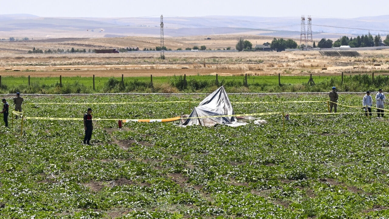 Ankara Temelli'de Helikopter Tarlaya Düştü: 2 Kişi Yaralandı