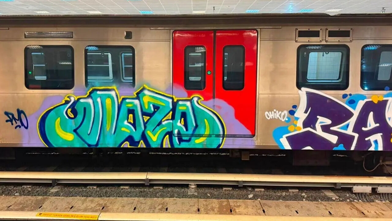 Ankara'da Metro Vagonlarını Boyayan Şüpheliler Kameralara Yakalandı