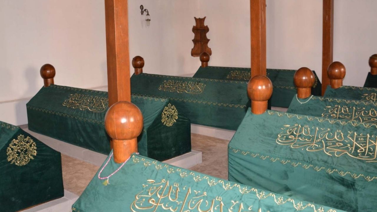 Dokuzlar Türbesi11