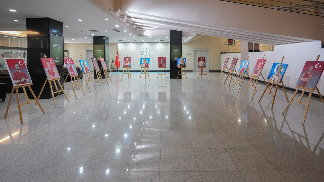Filenin Sultanları’nın Şampiyonluk Gururu Ankara’da Tuvallere Yansıdı