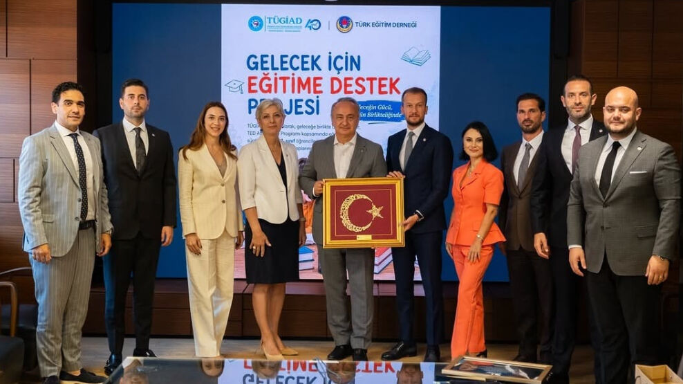 TÜGİAD Ankara ve TED'den Eğitime Destek: 20 Öğrenciye Tam Burs, Afet Bursiyerlerine Kaynak Kitap