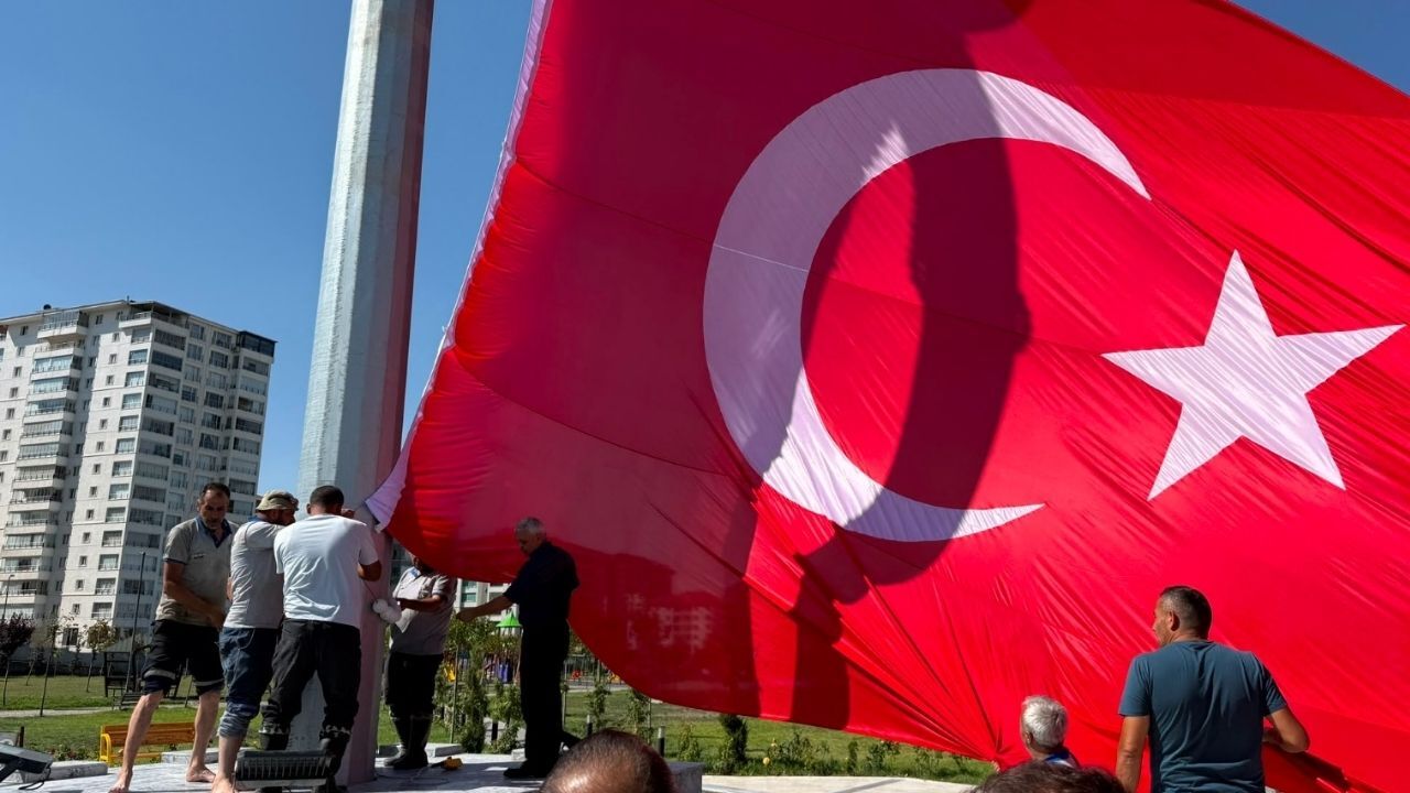 Bayrak Anıtı 2