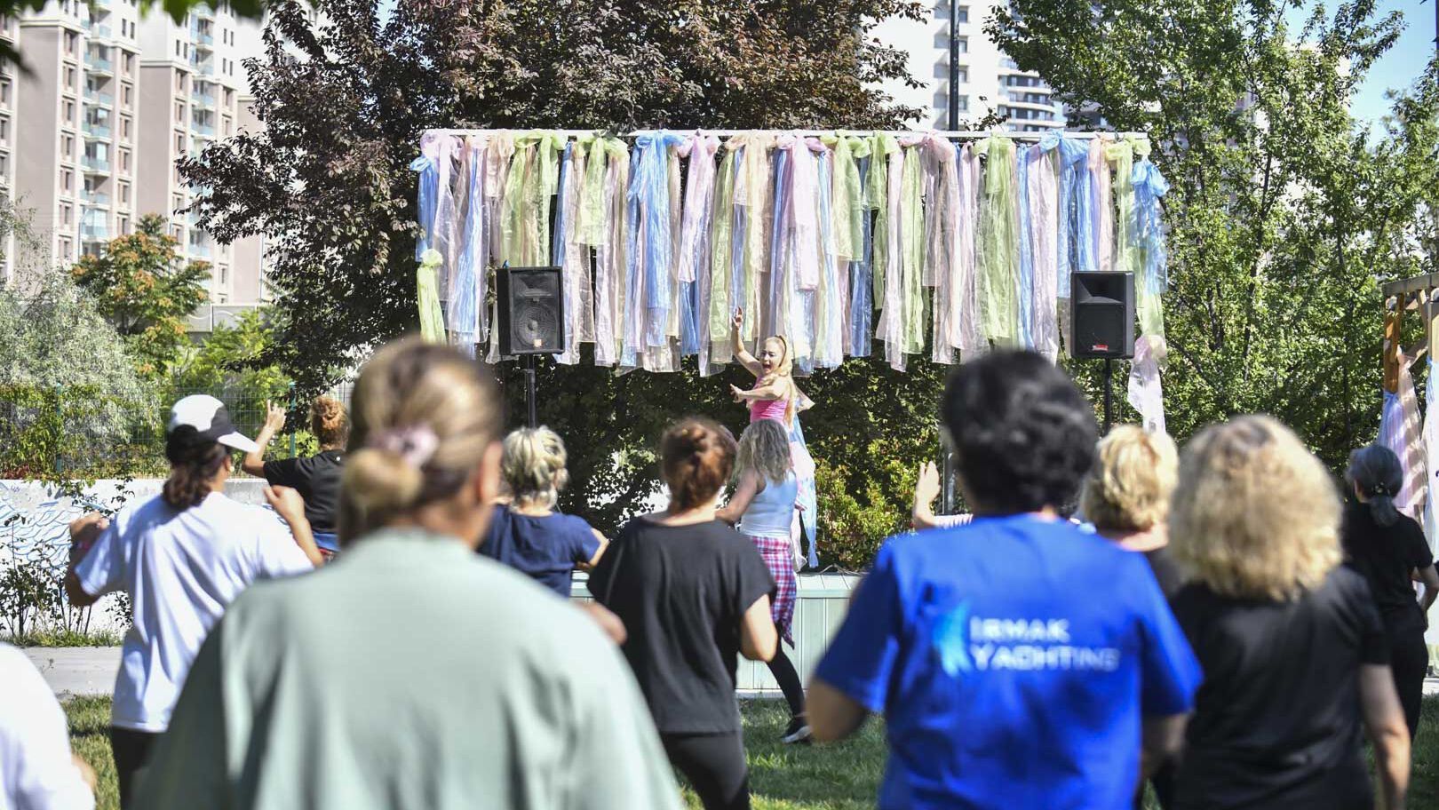 Ankara'da Hareketlilik Haftası Coşkusu: Kadınlar Zumba ve Yürüyüşle Sağlığa Adım Attı