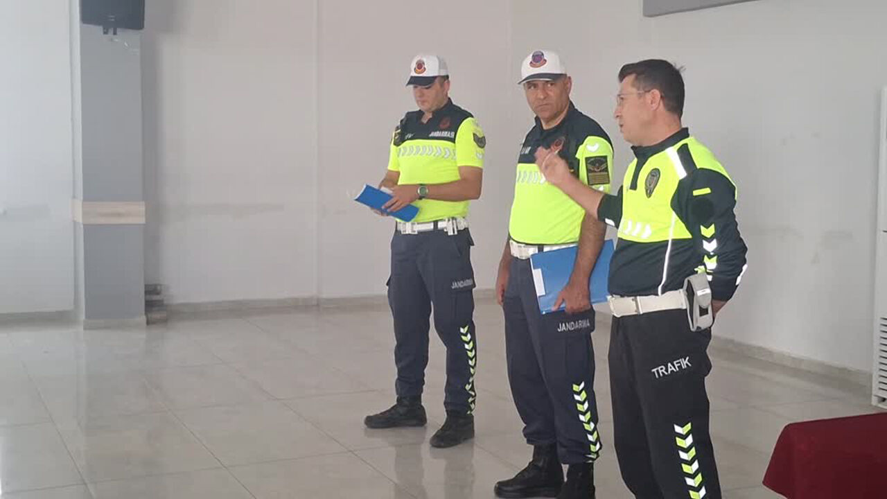Beypazarı’nda Okul Servisi Şoförleri Uyarıldı: Cep Telefonu Kaza Riskini 4 Kat Artırıyor