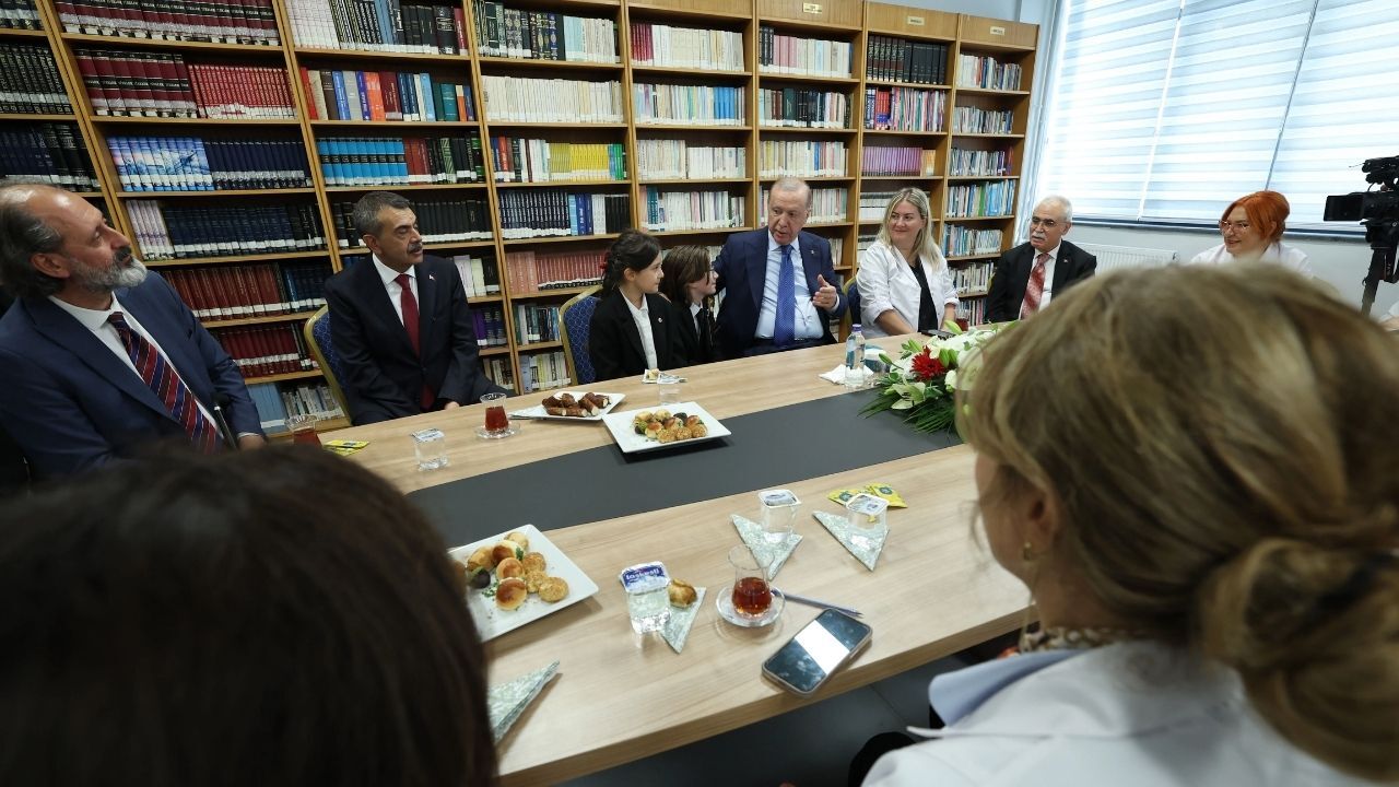 Cumhurbaşkanı Erdoğan’dan Gazi Anadolu Lisesi’ne Ziyaret 3