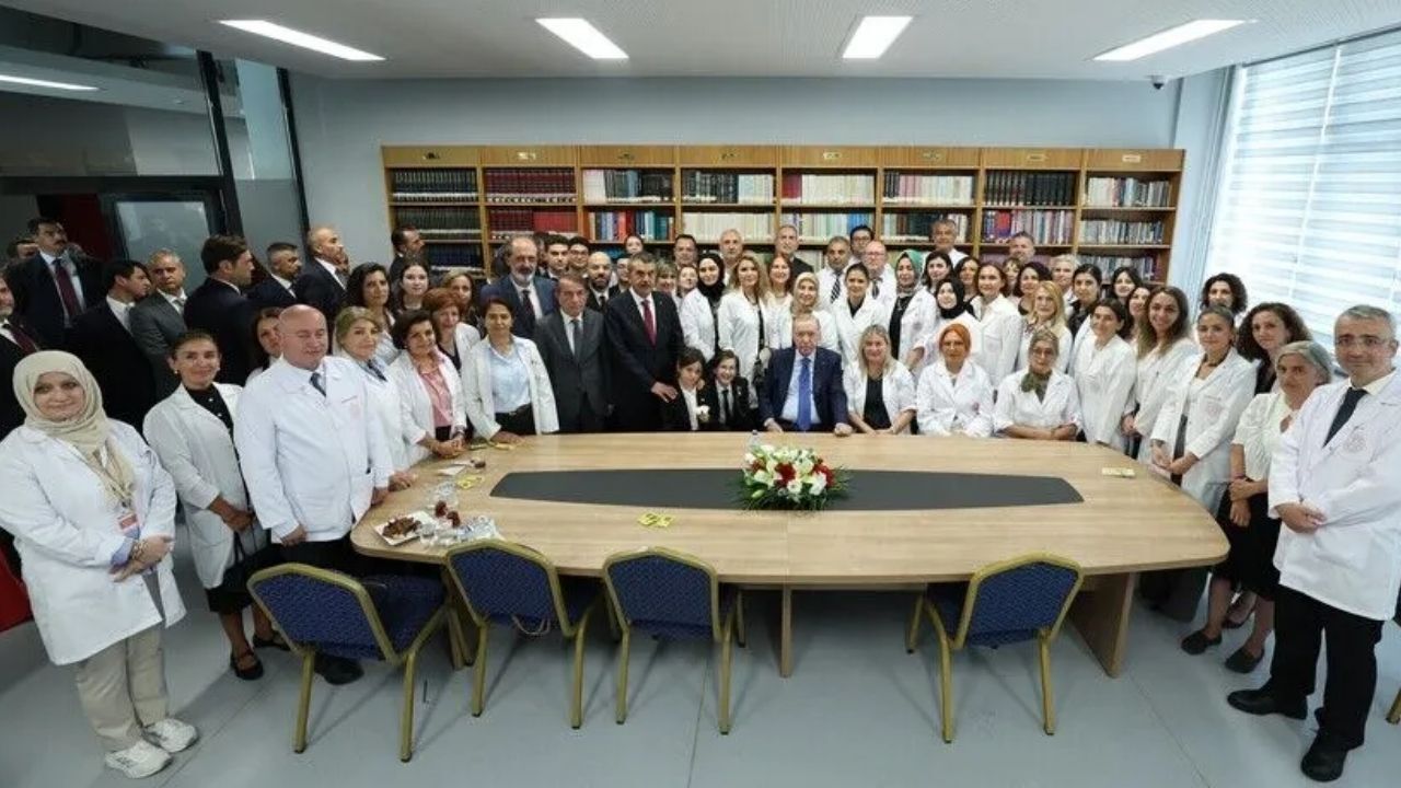 Cumhurbaşkanı Erdoğan’dan Gazi Anadolu Lisesi’ne Ziyaret